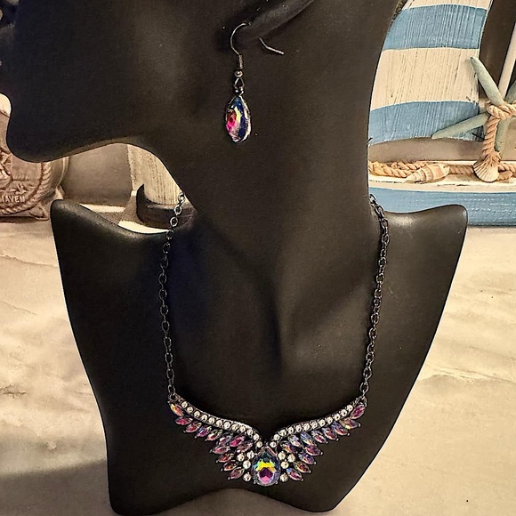 Elegant Multicolor Wing Necklace and Earring Set hand crafted - Picture 1 of 3